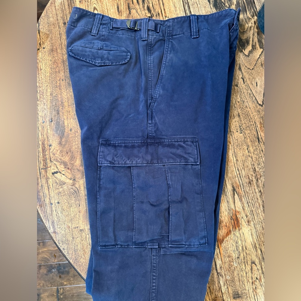 ✨ NEW w/tag ✨ Men’s Banana Republic Cargo Pants - size 33, dark blue - Picture 6 of 8
